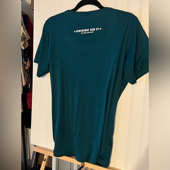 Hemingway Distillery Souvenir Shirt. Papa’s Pilar. Key West Distillery. - Picture 8 of 9